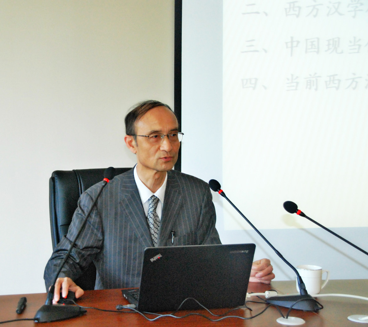 教育部长江学者、欧洲科学院外籍院士王宁教